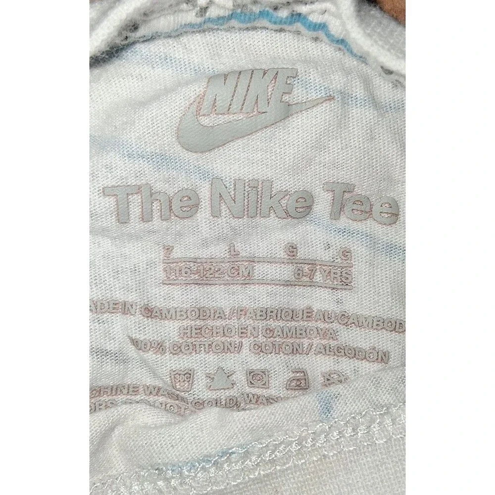 Boy's Size 6-7 Nike DigiPrint Logo White Tee